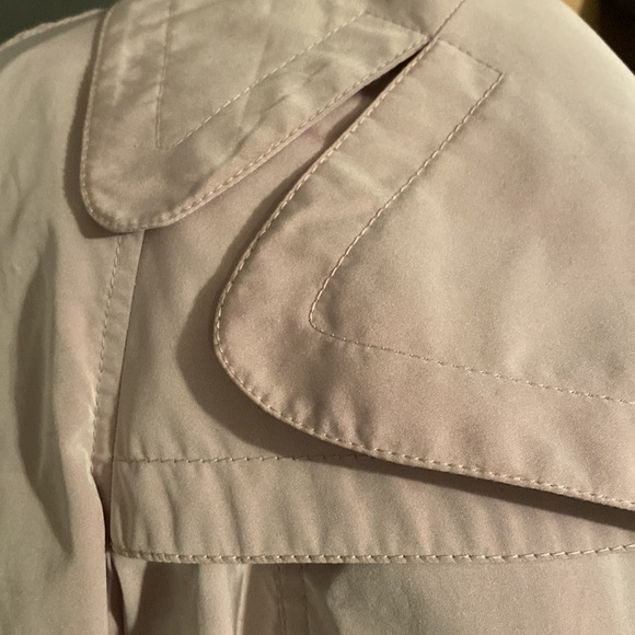 Burberry lavender raincoat like new - Picture 2 of 7